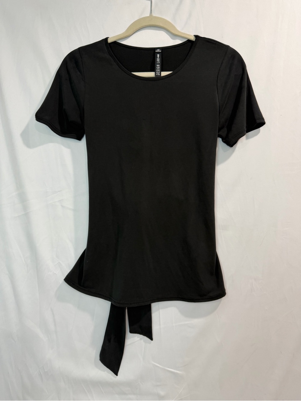 Design Lab Lord & Taylor Black Short-Sleeve Tie-Back Top